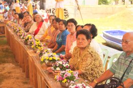 สืบสานประเพณีรดน้ำขอพรผู้สูงอายุ