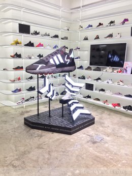 ADIDAS : Nite Jogger