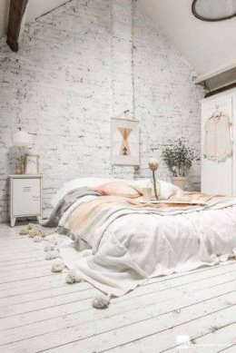 RUMOS ไอเดีย : เปลี่ยนลุคห้องอย่างง่ายโดยวางเตียงกับพื้น