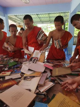 กิจกรรมหนังสือเล่มละ 1 บาท ค่ายตู้หนังสือในกุฏิพระและวัด จ.น่าน