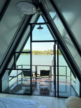 บ้านกลางน้ำ Floating House