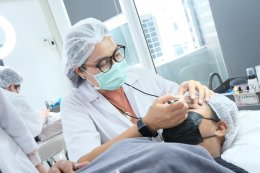 เรียนสักคิ้วเเบบมืออาชีพ Semi Permanent Makeup 5 วัน