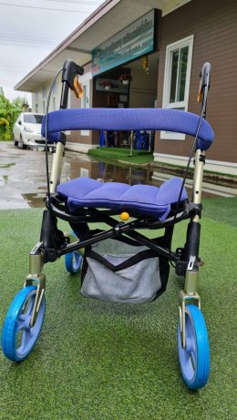 The safety of the elderly is our priority, so we select high quality wheelchairs. from Japan
