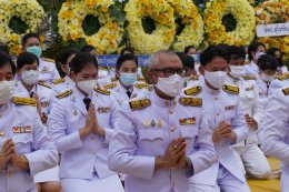 คบ.สุโขทัย ร่วมพิธีทำบุญตักบาตรถวายพระราชกุศล