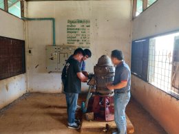 คบ.สุโขทัย  ลงพื้นที่ติดตามการดำเนินงานซ่อมแซมระบบไฟฟ้าภายในบ่อสูบน้ำใต้ดิน D11