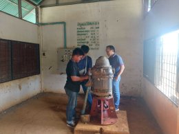 คบ.สุโขทัย  ลงพื้นที่ติดตามการดำเนินงานซ่อมแซมระบบไฟฟ้าภายในบ่อสูบน้ำใต้ดิน D11