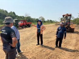 คบ.สุโขทัย  ลงพื้นที่ติดตามความคืบหน้าท่อระบายน้ำคันคลองหนองปลาหมอ กม.2+543