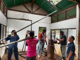 คบ.สุโขทัย  ลงพื้นที่ติดตามการดำเนินงานเป่าล้างบ่อสูบน้ำใต้ดินที่ 49