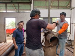 คบ.สุโขทัย  ลงพื้นที่ติดตามการดำเนินงานเป่าล้างบ่อสูบน้ำใต้ดินที่ 49