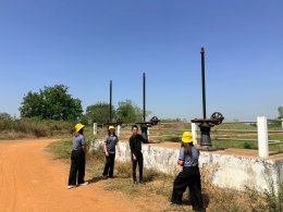 คบ.สุโขทัย  ลงพื้นที่ติดตามสถานการณ์น้ำ เพื่อบริหารจัดการน้ำในช่วงฤดูแล้ง 68/69 บริเวณ ทรบ.กลางคลอง DL.3 กม.2+080