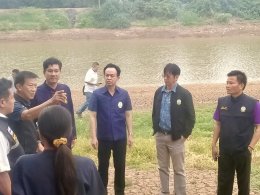 คบ.สุโขทัย  ร่วมลงพื้นที่ตรวจสอบเตรียมความพร้อมรับมือน้ำหลากในฤดูฝนบริเวณประตูระบายน้ำ บ้านหาดสะพานจันทร์ จังหวัดสุโขทัย