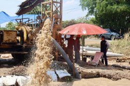 คบ.สุโขทัย  ลงพื้นที่ติดตามความก้าวหน้างานปรับปรุงเจาะบ่อสูบน้ำใต้ดินใหม่เพื่อการชลประทานพร้อมโรงสูบน้ำ (ทดแทนบ่อเดิม) บ่อสูบน้ำใต้ดินที่ E10