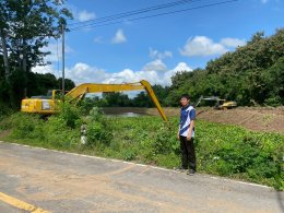 คบ.สุโขทัย  ลงพื้นที่ติดตามการดำเนินการกำจัดวัชพืชและสิ่งกีดขวางทางน้ำโดยเครื่องจักรในคลองระบายน้ำคลองแต้ว