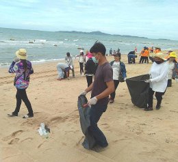 กิจกรรมจิตอาสาเก็บขยะบริเวณหาดดงดาลพัทยา