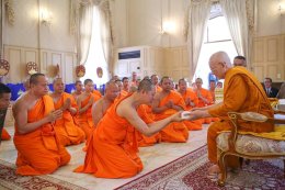 เจ้าประคุณสมเด็จพระสังฆราช อริยวงศาคตญาณ (อมุพรมหาเถร)  เสด็จมาถวายสักการะพระอัฐิสมเด็จพระสังฆราชในอดีต