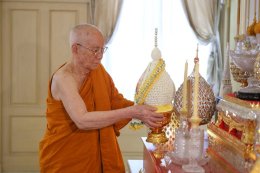 เจ้าประคุณสมเด็จพระสังฆราช อริยวงศาคตญาณ (อมุพรมหาเถร)  เสด็จมาถวายสักการะพระอัฐิสมเด็จพระสังฆราชในอดีต