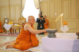 เจ้าประคุณสมเด็จพระสังฆราช อริยวงศาคตญาณ (อมุพรมหาเถร)  เสด็จมาถวายสักการะพระอัฐิสมเด็จพระสังฆราชในอดีต