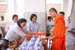 คณะบ้านคลองปะปา ถวายอุปกรณ์การศึกษา สามเณรผู้ศึกษาและเข้าจำพรรษาในอารามวัดสระเกศราชวรมหาวิหาร