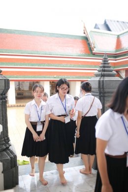 คณะนักศึกษา คณะศิลปศาสตร์ สาขาภาษาไทยเพื่ออาชีพ มหาวิทยาลัยธุรกิจบัณฑิต มาทัศนศึกษา วัดสระเกศ ราชวรวิหาร