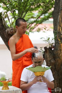 วัดสระเกศจัดพิธีขลิบผมอุปสมบทหมู่เฉลิมพระเกียรติพระบาทสมเด็จพระเจ้าอยู่หัว ทรงครองราชย์ ๗๐ ปี สมเด็จพระนางเจ้าสิริกิติ์ พระบรมราชินีนาถ พระชนมายุ ๘๔ พรรษา