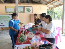 วิทยาลัยเทคโนโลยีสุราษฎร์พาณิชยการ ร่วมด้วยสำนักวิจัยและพัฒนาการอาชีวศึกษา จัดโครงการ  สบู่เหลวกำจัดกลิ่นขี้ยาง  ให้กับชาวบ้านชุมชนบ้านหนองบัว ต.ท่าเคย อ.ท่าฉาง จ.สุราษฎร์ฎร์ธานี