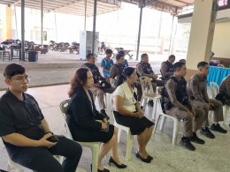 วิทยาลัยเทคโนโลยีสุราษฎร์พาณิชยการ จัดประชุมให้ความรู้เรื่อง การปฏิบัติตนและการเอาตัวรอดเมื่อเกิดเหตุรุนแรงในสถานศึกษา ร่วมกับ สถานีตำรวจภูธรเมืองสุราษฎร์ธานี 