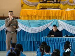 วิทยาลัยเทคโนโลยีสุราษฎร์พาณิชยการ จัดประชุมให้ความรู้เรื่อง การปฏิบัติตนและการเอาตัวรอดเมื่อเกิดเหตุรุนแรงในสถานศึกษา ร่วมกับ สถานีตำรวจภูธรเมืองสุราษฎร์ธานี 