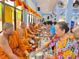 เด็กพาณิชย์สุราษฎร์ หิ้วปิ่นโต เข้าวัด ฟังธรรม