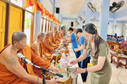 เด็กพาณิชย์สุราษฎร์ หิ้วปิ่นโต เข้าวัด ฟังธรรม