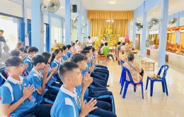เด็กพาณิชย์สุราษฎร์ หิ้วปิ่นโต เข้าวัด ฟังธรรม