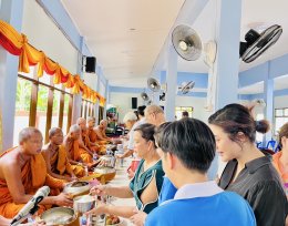 เด็กพาณิชย์สุราษฎร์ หิ้วปิ่นโต เข้าวัด ฟังธรรม