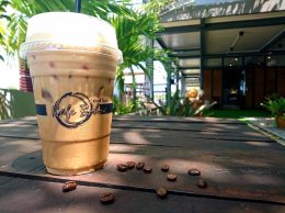 ร้าน คาเฟ่โบเน่ สมุทรสงคราม ไว้วางใจใช้เครื่องทำน้ำแข็ง GenIce วิวดี อร่อย น้ำแข็งสะอาด