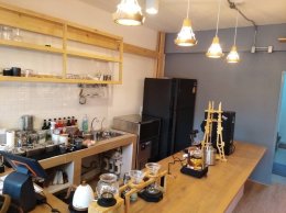 ร้าน AM.PM Slot Bar Coffee บางแสน ก็ใช้เครื่องทำน้ำแข็ง GenIce 