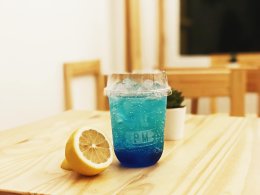 ร้าน AM.PM Slot Bar Coffee บางแสน ก็ใช้เครื่องทำน้ำแข็ง GenIce 