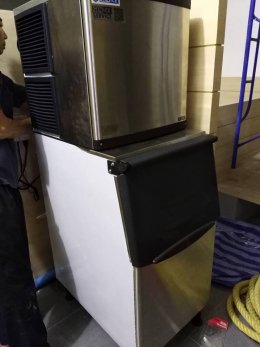SLOTH SUKIYAKI สาขาใหม่ สุขุมวิท 101  ก็ใช้เครื่องทำน้ำแข็ง GenIce