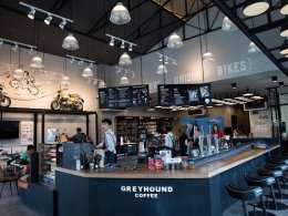 Greyhound Coffee ชลบุรี ไว้วางใจเครื่องทำน้ำแข็งเจ็นไอซ์