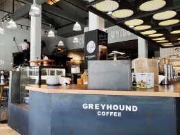 Greyhound Coffee นครปฐม ไว้วางใจเครื่องทำน้ำแข็งเจ็นไอซ์