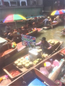 Damnoen Saduak Floating Market, Umbrella Market on Railway
