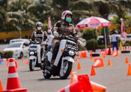รถจักรยานยนต์ฮอนด้าต่อยอดการพัฒนา EV Ecosystem ร่วมกับภาครัฐ ส่ง Honda BENLY e ร่วมโครงการ Smart Safety Zone 4.0 ตำรวจชลบุรี