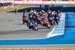 เพลงชาติดัง ทัพนักบิดยามาฮ่า ฟอร์มเดือด!