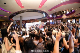 คุณหลุ่ย แซ่กั๊ว ร่วมงานฉายหนัง "Wolf Warriors 2" รอบปฐมทัศน์ 
