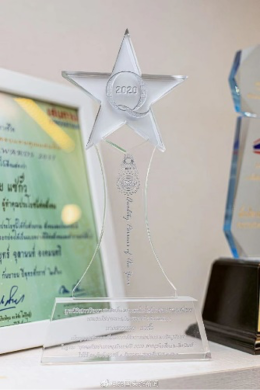 คุณหลุ่ย แซ่กั๊ว ได้รับรางวัล "2020 Business Model" ในอุตสาหกรรมสื่อและหนังสือพิมพ์
