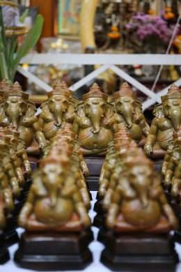 พิธีเทวาภิเษกพระพิฆเนศเจ้าจอมเมือง