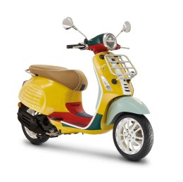 Vespa Primavera Sean Wotherspoon สกู๊ตเตอร์สีแสบสันที่สุดในประวัติศาสตร์