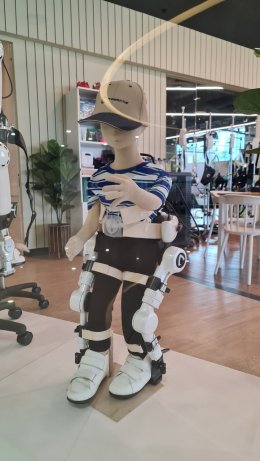 ศึกษาดูงาน หุ่นยนต์เพื่อการฟื้นฟู Rehabilitation Robotics ที่ PERKESO Robotics Rehabilitation Center at     - Quill City Mall, Kuala Lumpur, Malaysia