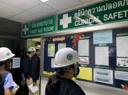 ทีมโครงการฯจับมือภาคีเครือข่าย สสจ. สสค. และโรงพยาบาลพานทอง จ.ชลบุรี เดินหน้าลงพื้นที่ตรวจประเมินสถานประกอบการปลอดบุหรี่ พร้อมให้กำลังใจคณะทำงาน