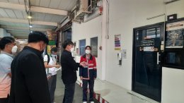 ทีมโครงการฯร่วมกับ สำนักงานป้องกันและบำบัดการติดยาเสพติด สำนักอนามัย กรุงเทพฯ และศูนย์บริการเลิกบุหรี่ทางโทรศัพท์แห่งชาติ(สายด่วนเลิกบุหรี่1600) ลงพื้นที่ตรวจประเมินสถานประกอบการปลอดบุหรี่ พร้อมให้กำลังใจคณะทำงาน