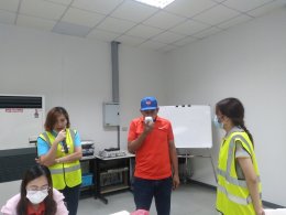 ทีมโครงการส่งเสริมการสร้างเสริมสุขภาพของแรงงานในสถานประกอบการติดตามผลการเลิกบุหรี่ และ ให้กำลังใจบุคคลเลิกบุหรี่ ณ บริษัท มาลีกรุ๊ป จำกัด (มหาชน)
