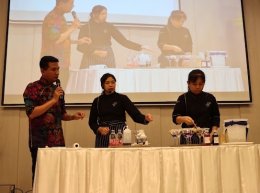 มหาวิทยาลัยสวนดุสิต ร่วมจัดแสดงผลงานวิจัย ซึ่งดำเนินการร่วมกับสถาบันวิจัยวิทยาศาสตร์และเทคโนโลยีแห่งประเทศไทย (วว.) เรื่อง "การพัฒนาระบบการปลูกเลี้ยงไม้ดอกไม้ประดับ ในระบบเกษตรปลอดภัยเพื่อการบริโภค" 