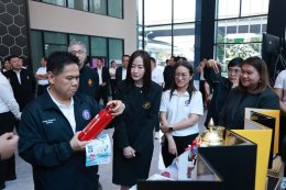 มหาวิทยาลัยสวนดุสิต ร่วมกับ การนิคมอุตสาหกรรมแห่งประเทศไทย (กนอ.) จัดแสดงบูธนำเสนอผลงานวิจัย นวัตกรรม และผลิตภัณฑ์ชุมชน เพื่อยกระดับงานวิจัยสู่การใช้ประโยชน์ในภาคอุตสาหกรรม
